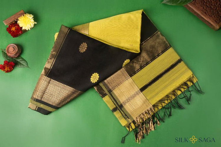 Pear Green Maheshwari Saree with Black Pallu 