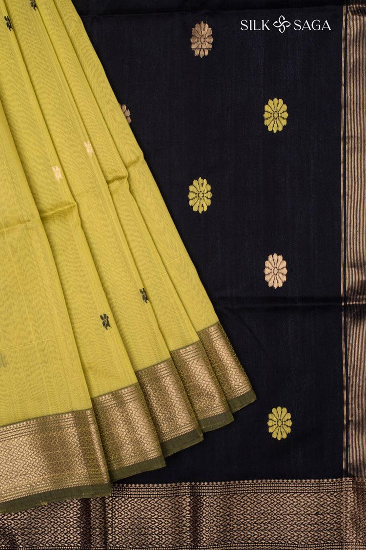 Pear Green Maheshwari Saree with Black Pallu 